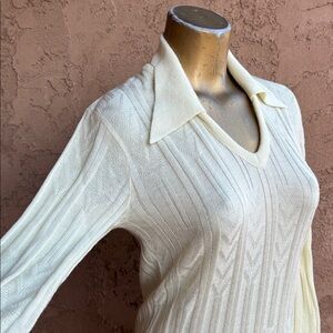 Vintage 1970’s V neck big collar lightweight Sweater